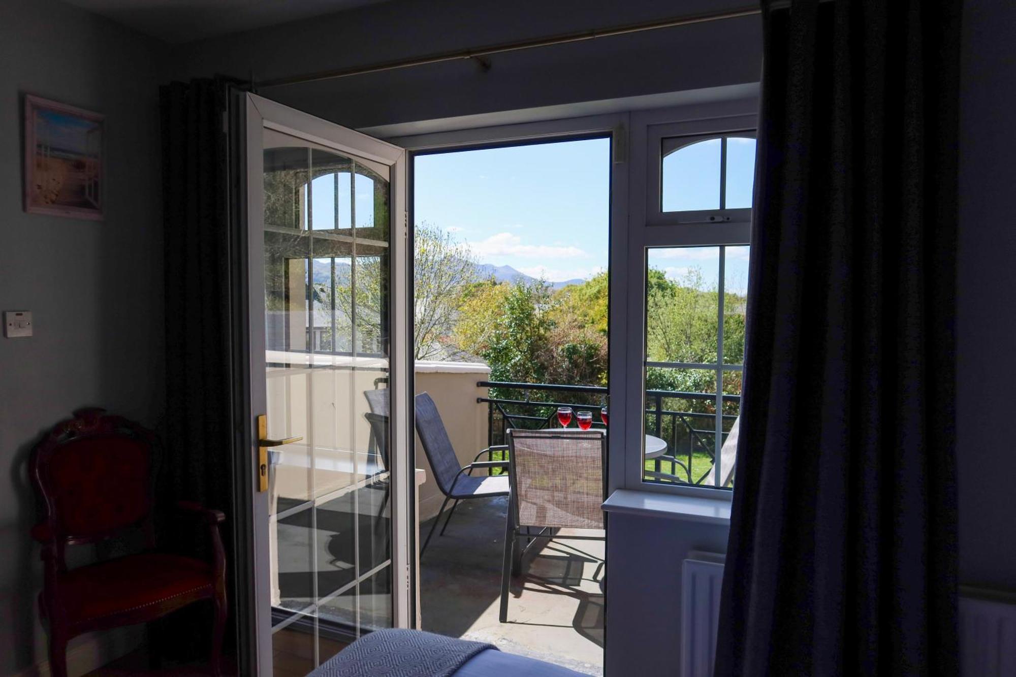 Woodville Lodge Guesthouse Киларни Екстериор снимка