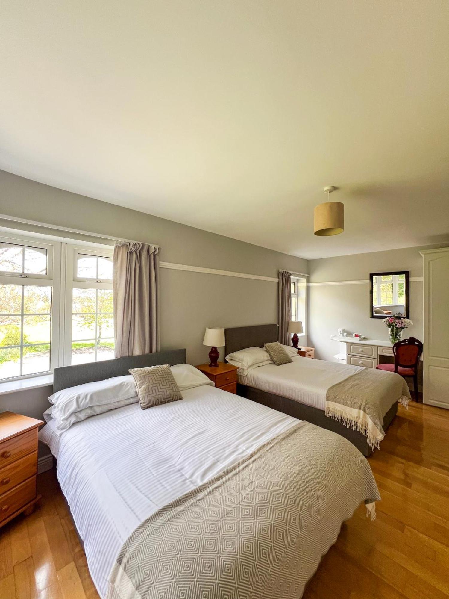 Woodville Lodge Guesthouse Киларни Екстериор снимка