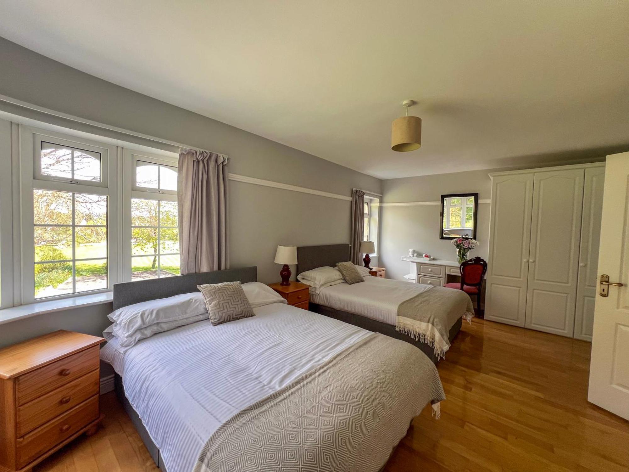 Woodville Lodge Guesthouse Киларни Екстериор снимка